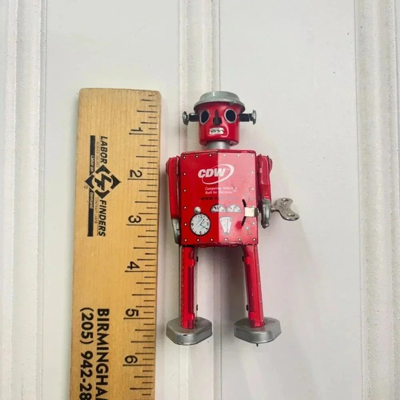 VINTAGE REAR CDW WIND-UP WALKING TIN ROBOT TOY -- works - Picture 14 of 15
